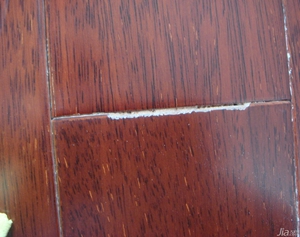 木器漆调色制作工艺过程中，板材和线条接缝处开裂的原因有哪些？