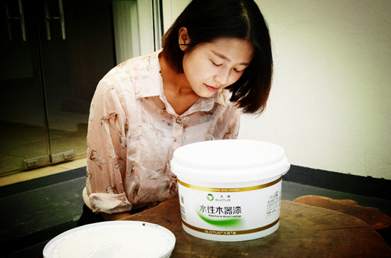 没有气味的木器漆就是环保木器漆吗?_木器漆|大荷水性漆