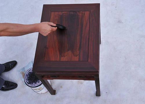 如何自己动手给木质家具上水性木器漆_水性木器漆|大荷水性漆