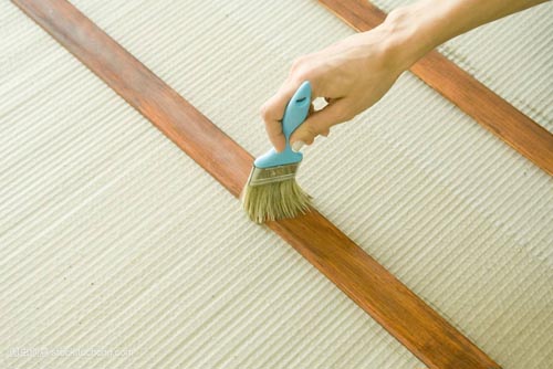 刷2—3遍水性木器漆清底漆