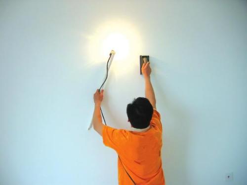 墙面清理与检查