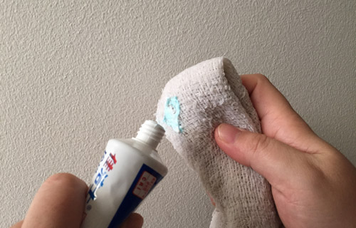 乳胶漆污渍处理