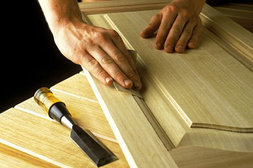 涂刷木器漆时如何处理板材基层？_木器漆|大荷水性漆